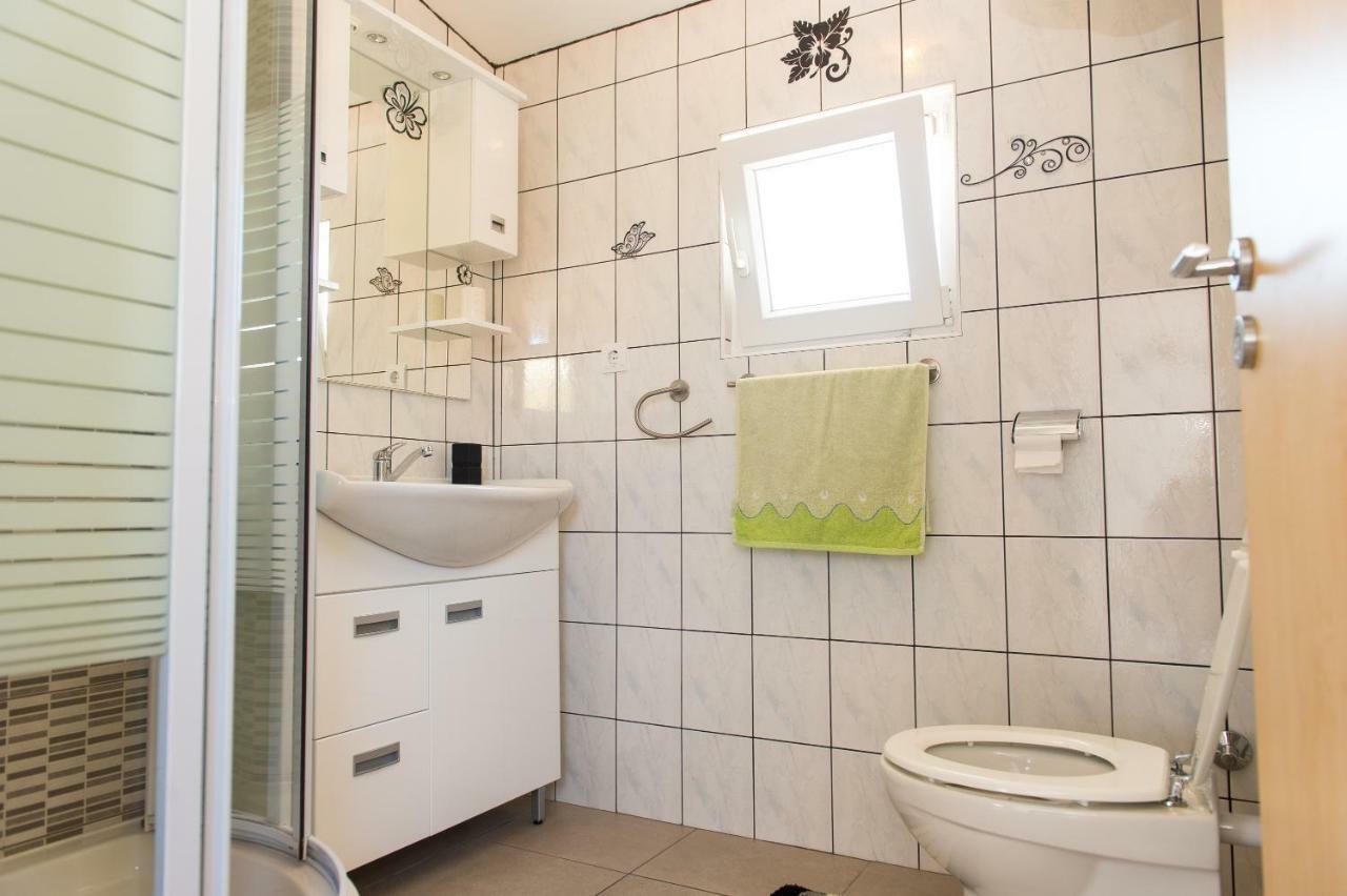 Apartment Ella Rogoznica  Exteriör bild