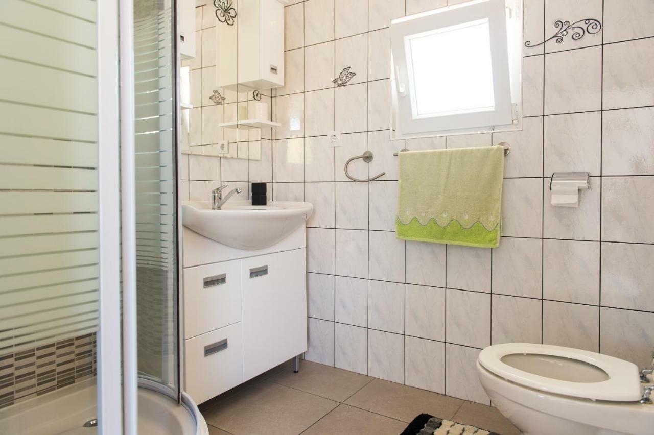 Apartment Ella Rogoznica  Exteriör bild