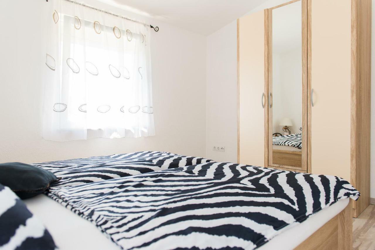 Apartment Ella Rogoznica  Exteriör bild