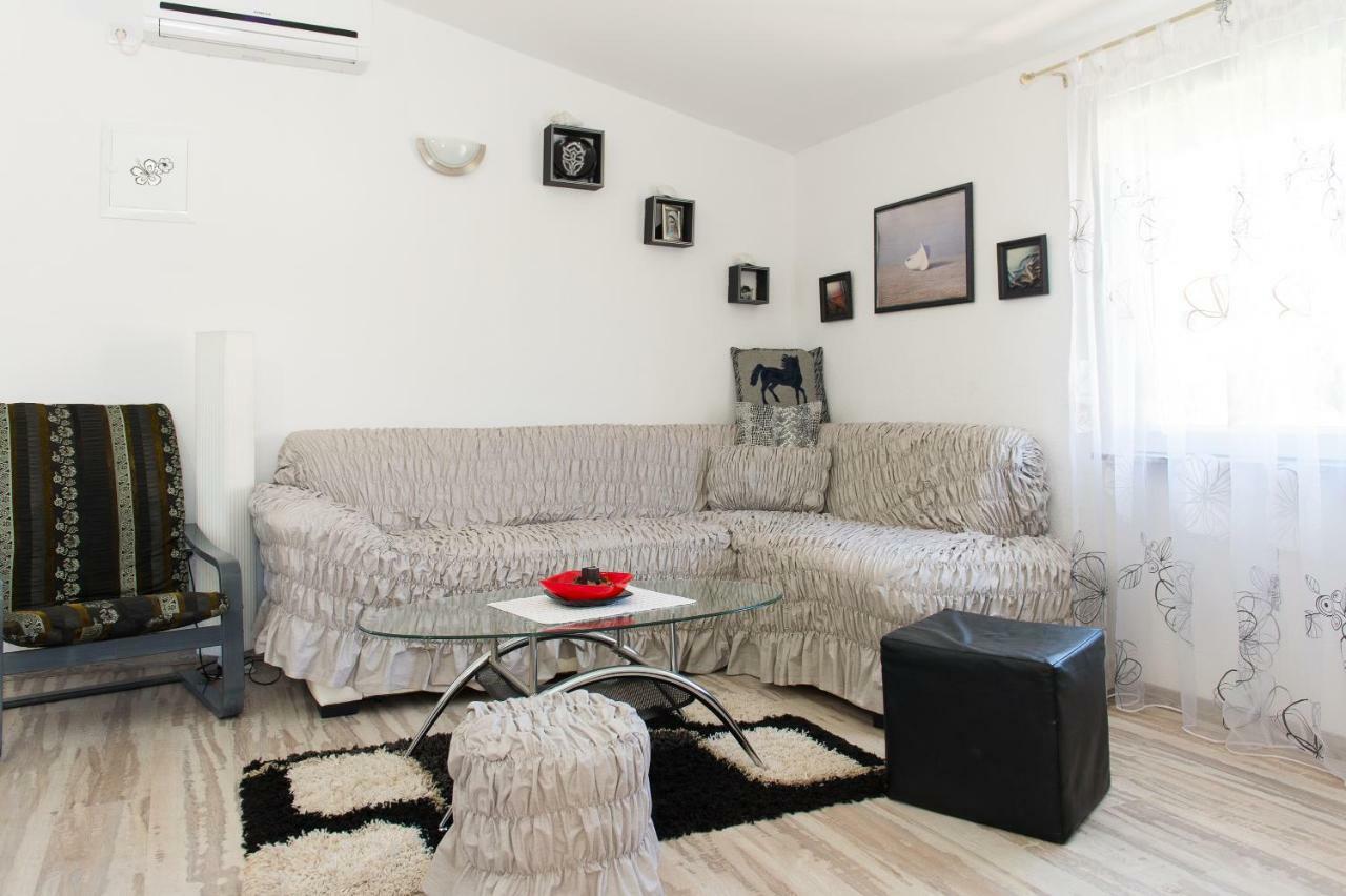 Apartment Ella Rogoznica  Exteriör bild